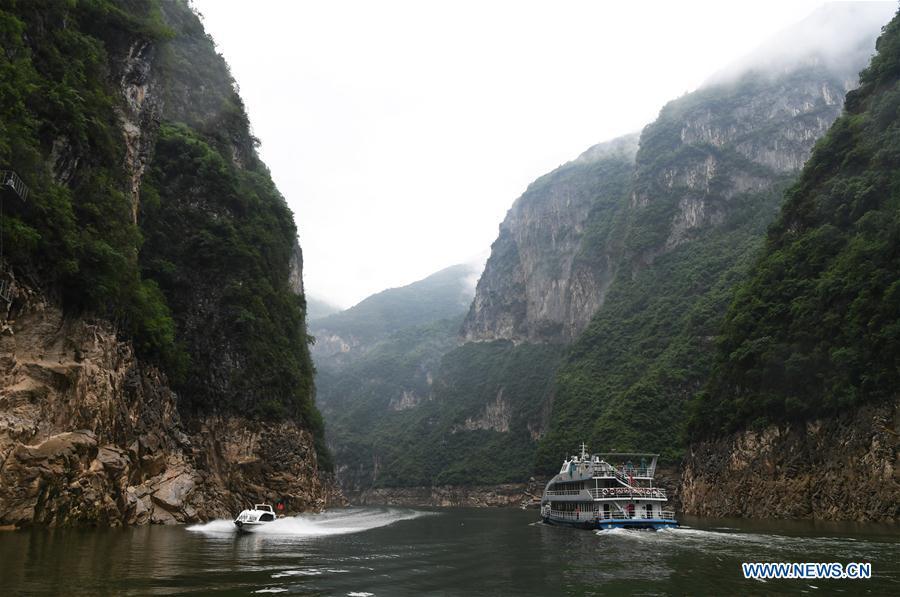 Ships are seen sailing in a gorge in Wushan County, southwest China\'s Chongqing Municipality, May 25, 2018. (Xinhua/Wang Quanchao)