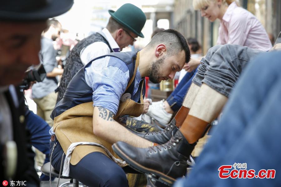 The first European competition of shoe cleaning is held in the historical gallery of Saint Hubert in Brussels, Belgium, May 26, 2018. About 10 shiners from different European countries free polished shoes to customers in this event.  (Photo/IC)