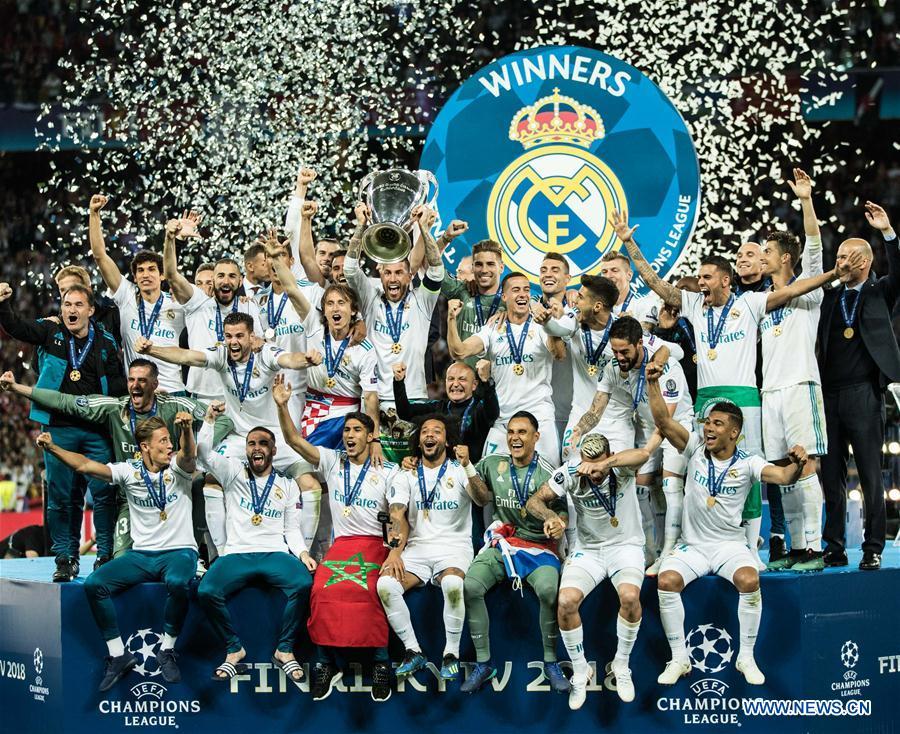 Sergio Ramos (C) of Real Madrid holds the trophy after winning the UEFA Champions League final match between Liverpool and Real Madrid in Kiev, Ukraine on May 26, 2018. Real Madrid claimed the title with 3-1. (Xinhua/Wuzhuang)