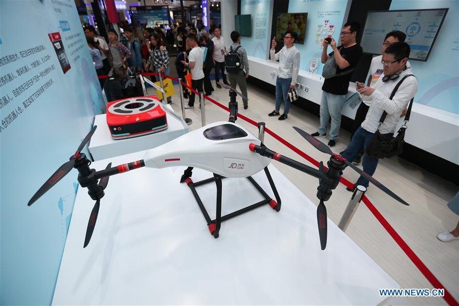 Visitors look at an unmanned aerial vehicle of JD.com during the 2018 China international big data industry expo in Guiyang, Southwest China\'s Guizhou province, May 26, 2018. (Photo/Xinhua)