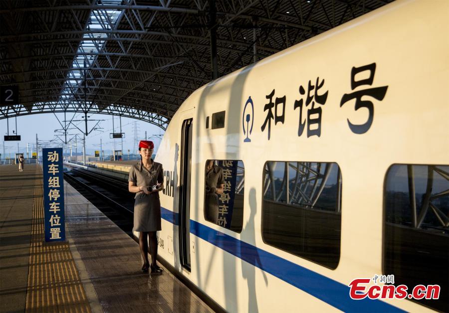 A high-speed train makes a pilot run from Jiangmen City to Zhanjiang City in Guangdong Province, May 28, 2018. Simulation exercises including malfunction and emergency case handling during the pilot run will provide scientific evidence for further operation. (Photo: China News Service/Yang Sheng)