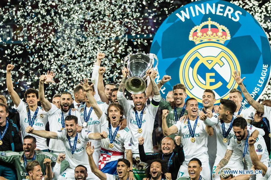 Sergio Ramos (C) of Real Madrid holds the trophy after winning the UEFA Champions League final match between Liverpool and Real Madrid in Kiev, Ukraine on May 26, 2018. Real Madrid claimed the title with 3-1. (Xinhua/Wuzhuang)