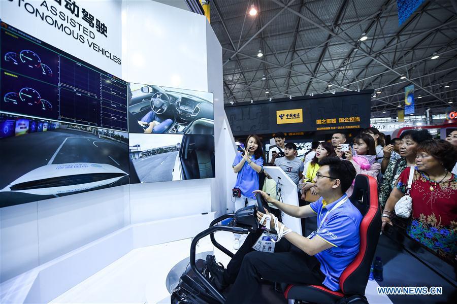 An exhibitor shows the 5G remote self-driving technology during the 2018 China international big data industry expo in Guiyang, Southwest China\'s Guizhou province, May 26, 2018. (Photo/Xinhua)