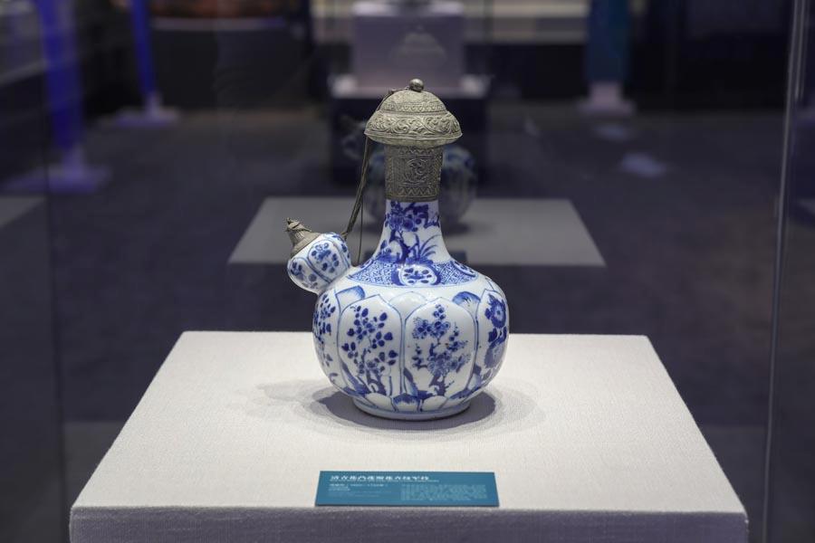 A blue-and-white porcelain water container of the Qing Dynasty is among the exhibits on show. (Photo provided to China Daily)

A shipwreck is like a museum - a time capsule filled with stories of the people aboard, the voyage they were undertaking and the age in which they lived. An ongoing exhibition at the China Maritime Museum offers a glimpse into the stories of ill-fated voyages through the export of porcelain from 11 shipwrecks.

China and the World: Shipwrecks and Exported Porcelain on the Maritime Silk Road opened at the museum in Lingang New City, a satellite town in suburban Shanghai, on May 8. It\'ll run through Aug 7. 

The exhibition showcases more than 240 objects from 22 museums and institutions across China, most of which were unearthed from the shipwrecks.

Chinese ships began to sail overseas as early as the second century and, by the Tang Dynasty (618-907), international trade flourished, carrying porcelain and silk from China to the Arabian Peninsula, Japan and the Korean Peninsula, before expanding to Europe and Africa. The trade route known as the Maritime Silk Road is part of the \
