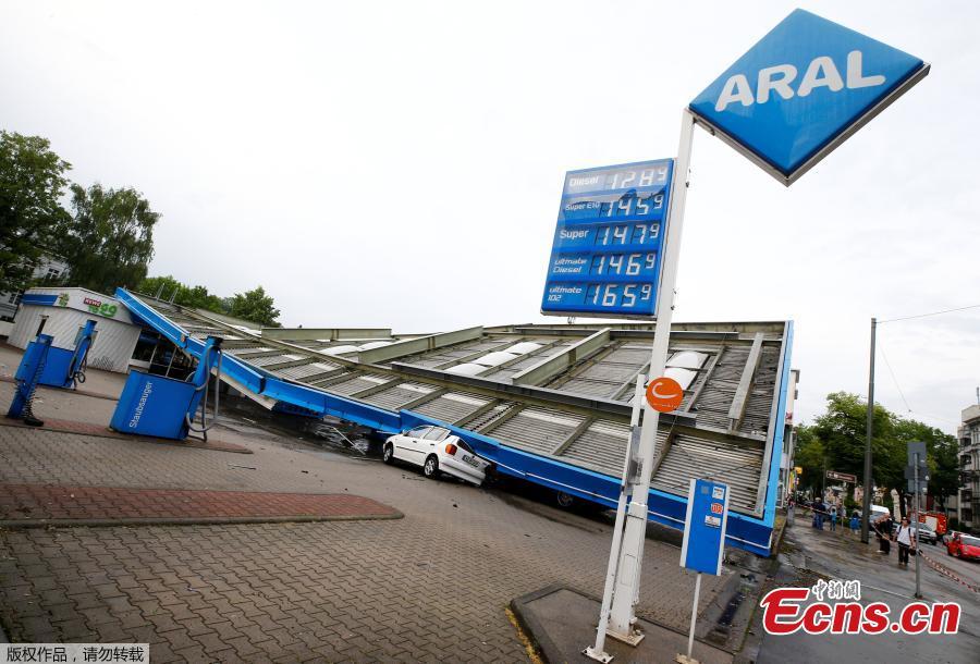 Gas station roof collapsed during a heavy rain is seen in Wuppertal, Germany May 29, 2018. (Photo/Agencies)