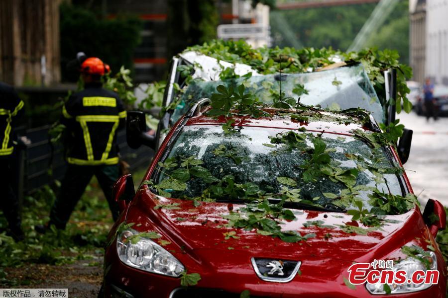 Cars that were damaged by trees during a heavy rain are seen on the street in Wuppertal, Germany May 29, 2018. (Photo/Agencies)