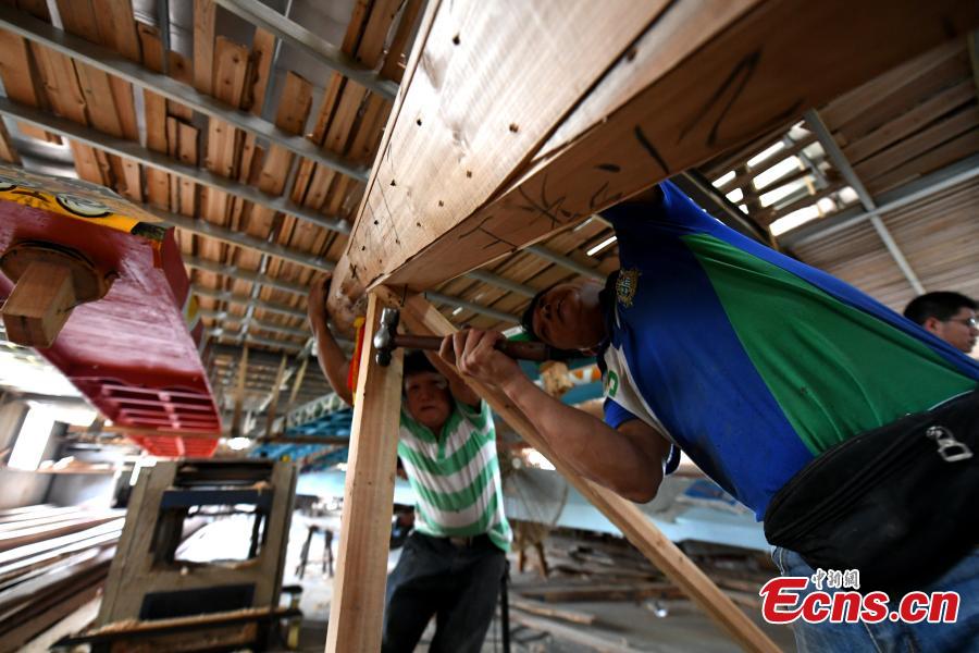 Workers make a dragon boat at a factory in Fangzhuang Village, Minhou County, East China’s Fujian Province, May 30, 2018. The village has a 700-year history of dragon-boat making. As fewer young people work to inherit the skills of the traditional craft, the village is now home to just four factories still using ancient simple tools to make the handmade boats. The Dragon Boat Festival is celebrated on the fifth day of the fifth month of the Chinese lunar calendar and falls on June 18 this year. (Photo: China News Service/Wang Dongming)