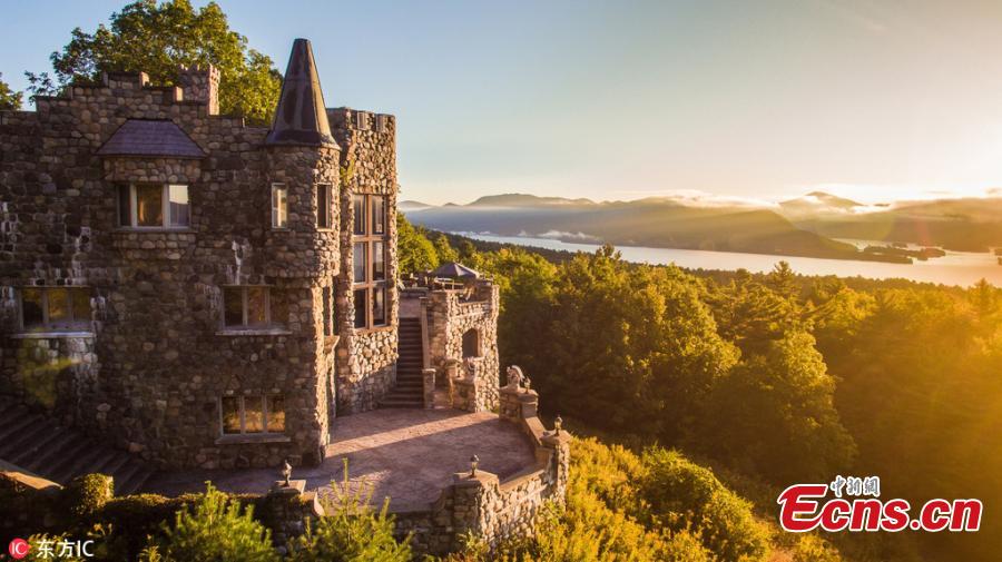 John Alexander Lavender II has built a castle, known as Highlands Castle, in Bolton, Landing, New York, to keep a promise he made to his then 3-year-old son in 1978. The huge mountainside home, with a whopping price tag of $12.8 million, offers stunning views over glimmering Lake George below. (Photo/IC)