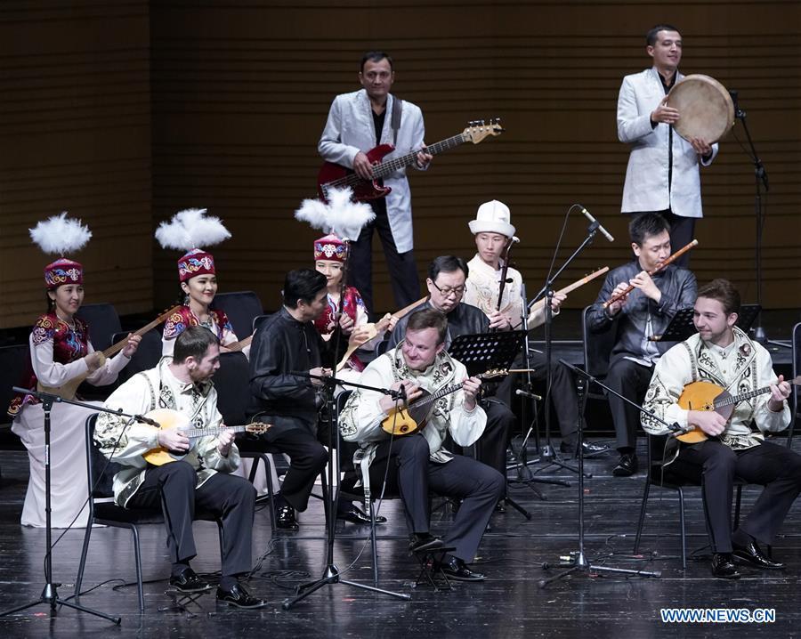 Musicians play a Russian folk song at the Shanghai Cooperation Organization (SCO) Art Festival in Beijing, capital of China, May 30, 2018. The festival opened here on Wednesday and will last until Friday. (Xinhua/Shen Bohan)