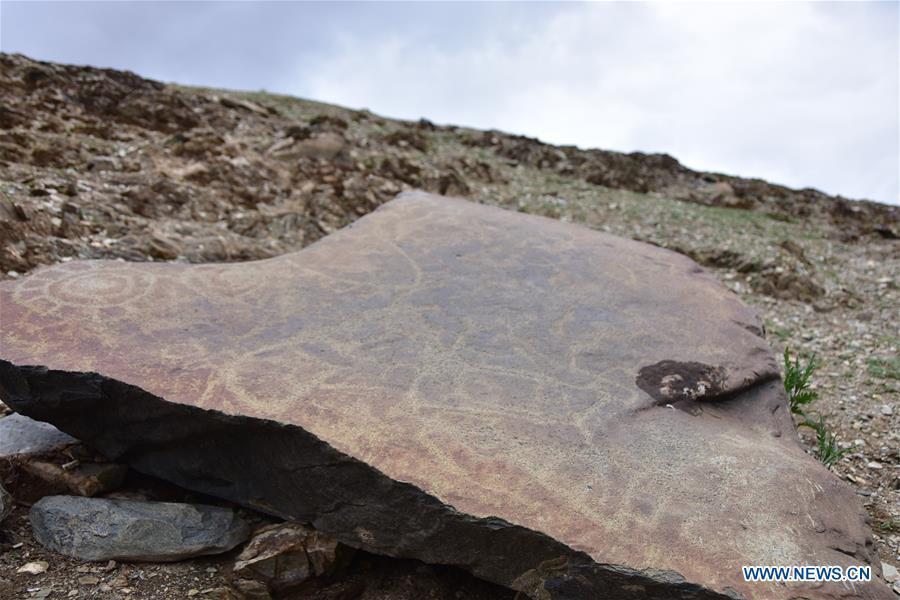Photo taken on May 29, 2018 shows the rock paintings discovered in Bailong Village of Yushu Tibetan Autonomous Prefecture, northwest China\'s Qinghai Province. Rock paintings over 2,000 years old, depicting animals, human figures, nature and constellations, have been found in the Tibetan prefecture in Qinghai Province. (Xinhua/Tian Wenjie)