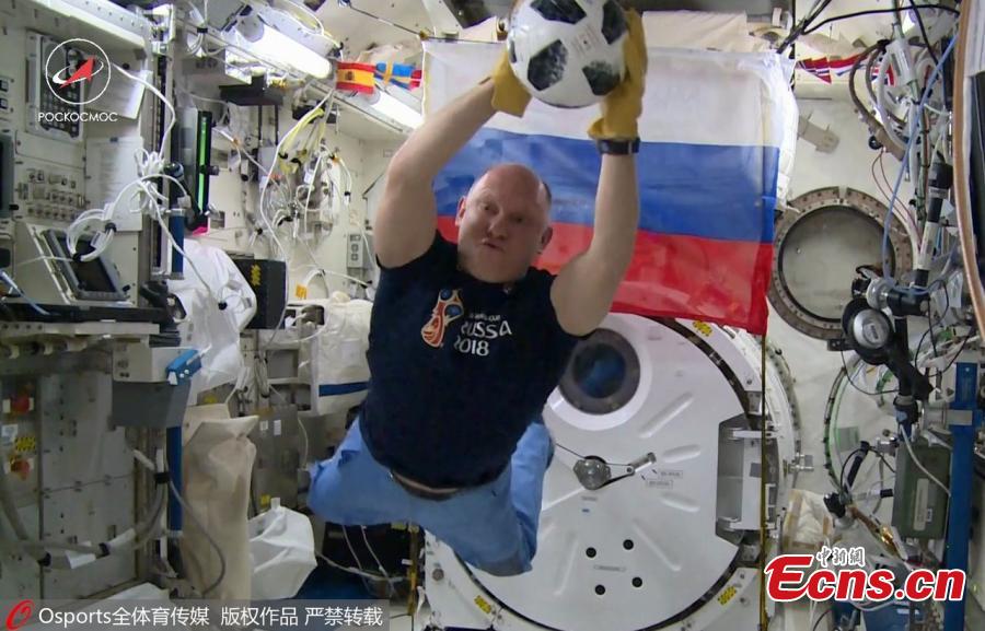 Russian cosmonauts Anton Shkaplerov and Oleg Artemyev have demonstrated their zero-gravity football skills in a cosmic kickabout at the International Space Station (ISS). In a video released by Russian state space agency Roscosmos, the pair took it in turns to fire gravity-defying shots at each other in an orbital training session in honor of the upcoming World Cup in Russia. (Photo/Agencies)