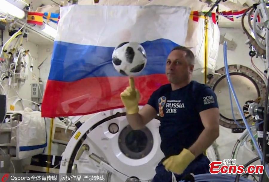 Russian cosmonauts Anton Shkaplerov and Oleg Artemyev have demonstrated their zero-gravity football skills in a cosmic kickabout at the International Space Station (ISS). In a video released by Russian state space agency Roscosmos, the pair took it in turns to fire gravity-defying shots at each other in an orbital training session in honor of the upcoming World Cup in Russia. (Photo/Agencies)