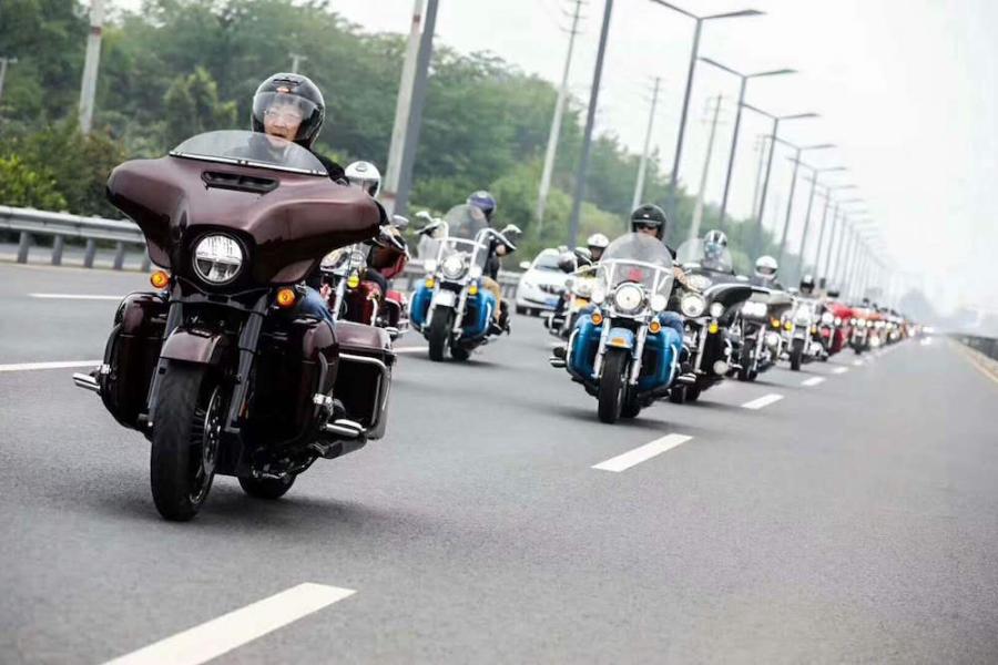 Riders on Harley-Davidson motorcycles parade through an auto park in Chengdu City, Southwest China’s Sichuan Province, June 3, 2018. More than 100 participants rode Harley-Davidson motorcycles for the second stop of the 2018 Freedom Tour. (Photo: China News Service/Zhong Xin)