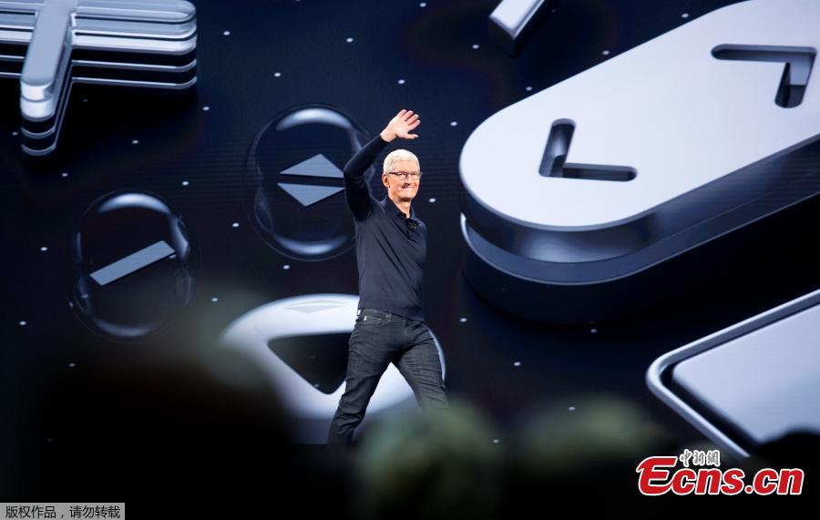 Apple Chief Executive Officer Tim Cook speaks at the Apple Worldwide Developer conference (WWDC) in San Jose, California, U.S., June 4, 2018. Apple Inc on Monday unveiled software upgrades that would let older iPhones run faster, help parents limit their children’s screen time and make its Siri voice assistant work more like a rival feature from Amazon.com. (Photo/Agencies)