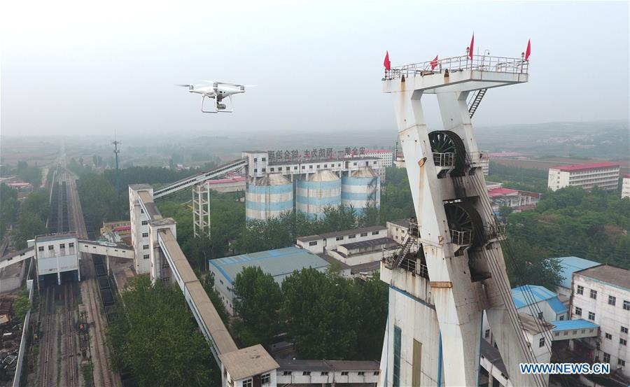A drone monitors mining equipment at a mine in Handan of north China\'s Hebei Province, May 16, 2018. Over the last few years, unmanned aerial vehicles (UAVs) have increasingly embedded in everyday life all around China. The duties of these civil drones range from agriculture, transportation to entertainment. The commercial sector relies on unmanned platforms for a variety of services, including aerial photography, crop monitoring, rescuing, delivering and performances. The wide use of drones not only makes life more convenient, but also broadens the imagination of Chinese people towards the coming future. (Xinhua/Hu Gaolei)