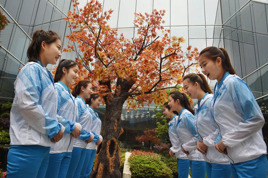 Volunteers are being trained for the 18th Shanghai Cooperation Organization Summit in Qingdao, Shandong province, on Friday. [Photo by Feng Yongbin/China Daily]

Li, an undergraduate majoring in English, submitted his application in January. More than 20,000 students applied to become volunteers for the summit, according to the meeting\'s organizing committee.

\