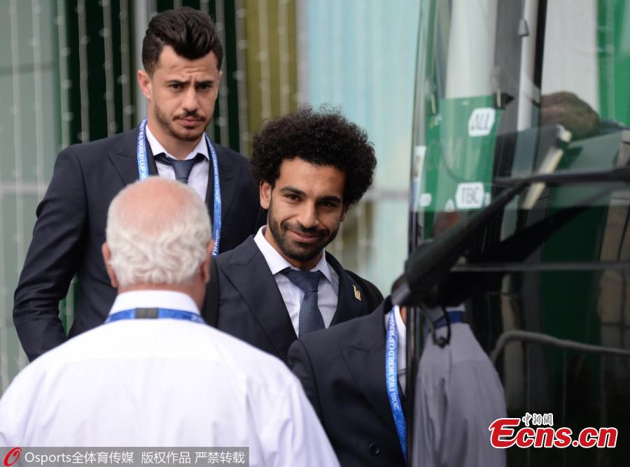 Egyptian national soccer team player and Liverpool\'s star striker Mohammed Salah arrives with the Egypt national soccer team at an airport outside Grozny, Russia, June 10, 2018 to compete in the 2018 World Cup in Russia. The Egyptians begin their campaign against Uruguay in Ekaterinburg on Friday. (Photo/Osports)