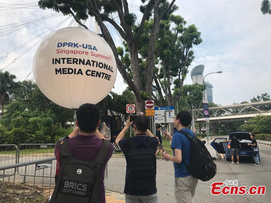 Reporters gather at the International Media Center for the DPRK-USA summit at F1 Pit Building in Singapore, June 10, 2018. (Photo: China News Service/Meng Xiangjun)