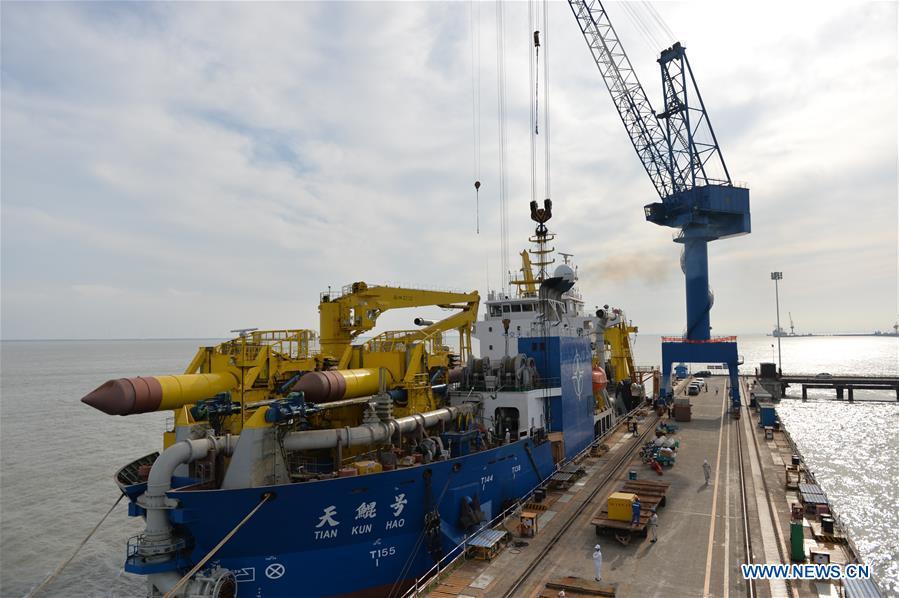 Tian Kun Hao, a Chinese-built dredging vessel, the largest of its kind in Asia, berths at a port in Qidong City, east China\'s Jiangsu Province, June 7, 2018. Tian Kun Hao, constructed by Tianjin Dredging Co. Ltd., a subsidiary of China Communication Construction Co., Ltd. (CCCC), finished its first sea trial. The 140-meter-long vessel, with the designed capacity to dredge 6,000 cubic meters per hour, can dig as deep as 35 meters under the sea floor. (Xinhua/Mao Zhenhua)