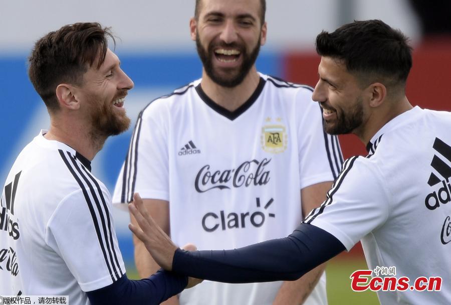 (L-R)Lionel Messi , Gonzalo Higuaín and Sergio Aguero of the Argentina national soccer team train in Bronnitsy, Russia, June 11, 2018, ahead of the 2018 World Cup. (Photo/Agencies)