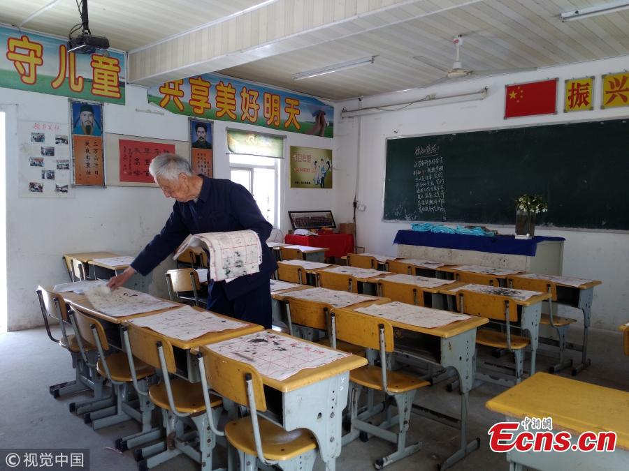 Ye Lianping works in a classroom for left behind children in Maanshan City, East China’s Anhui Province. The retired teacher has volunteered to help students learn English for 18 years. The local government helped renovate a storage area into two rooms where students can finish homework, read books and play chess. Ye said many rural children live with their grandparents after their parents migrated to work in other cities. Despite the generous support for students, Ye is known for his thrift and still lives in a shabby cottage built 30 years ago. (Photo/VCG)