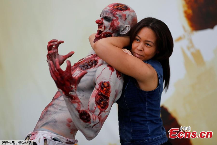 <?php echo strip_tags(addslashes(An attendee poses for a picture with a zombie at E3, the world's largest video game industry convention in Los Angeles, California, U.S., June 12, 2018. (Photo/Agencies))) ?>