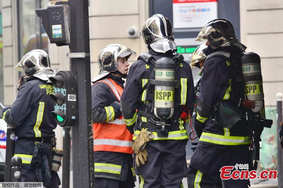 Photo taken on June 12, 2018 shows French police and firemen secure the street as a man has taken people hostage at a business in Paris, France. Police rescued two hostages and arrested a man in central Paris after he demanded to be put in touch with the Iranian Embassy to deliver a message to the French government, authorities said. (Photo: China News Service/Long Jianwu)