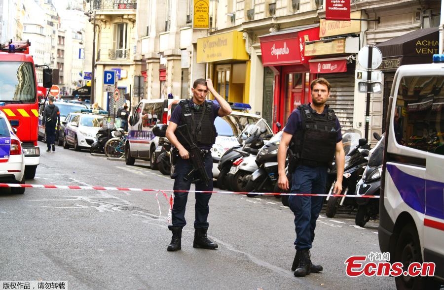 Photo taken on June 12, 2018 shows French police and firemen secure the street as a man has taken people hostage at a business in Paris, France. Police rescued two hostages and arrested a man in central Paris after he demanded to be put in touch with the Iranian Embassy to deliver a message to the French government, authorities said. (Photo: China News Service/Long Jianwu)