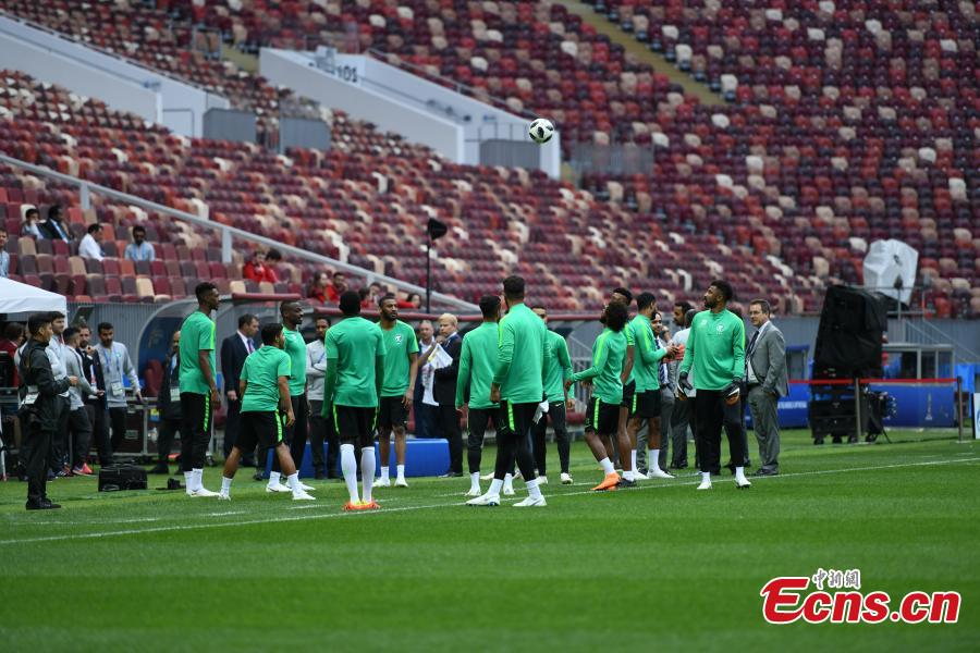 Footballers of the Saudi Arabia national team train at Luzhniki Stadium in Moscow, Russia, June 13, 2018, ahead of the World Cup. (Photo: China News Service/Tian Bochuan)