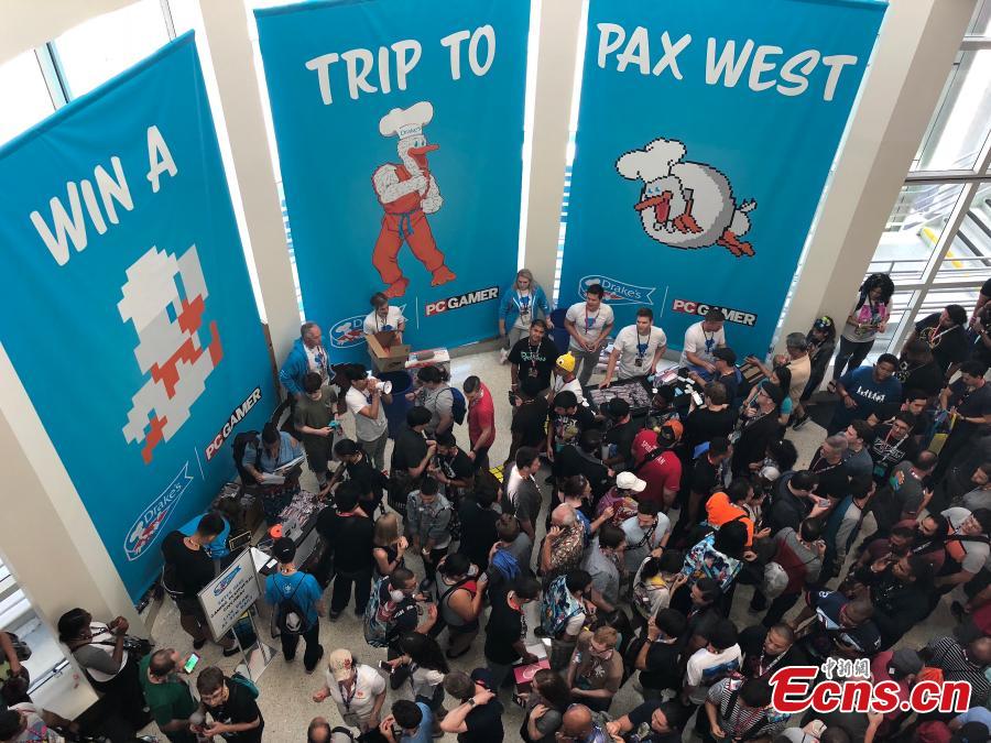 People attend E3, the world\'s largest video game industry convention in Los Angeles, California, U.S., June 13, 2018. (Photo: China News Service/Zhang Shuo)
