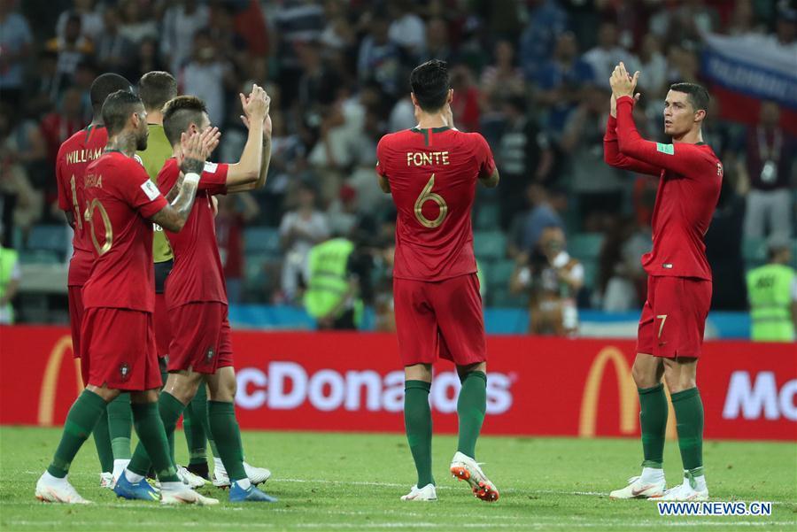 Cristiano Ronaldo (1st R) of Portugal greets the audience after a group B match between Portugal and Spain at the 2018 FIFA World Cup in Sochi, Russia, June 15, 2018. The match ended in a 3-3 draw. (Xinhua/Ye Pingfan)