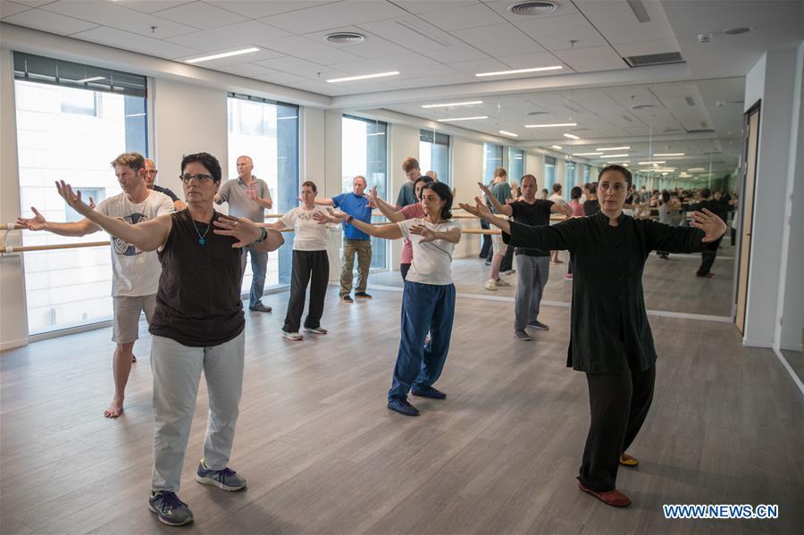 Israelis learn Tai Chi at the Chinese Cultural Center in Tel Aviv, Israel, on June 18, 2018. The Chinese Cultural Center provides locals with a series of courses introducing Chinese culture. (Xinhua/Guo Yu)