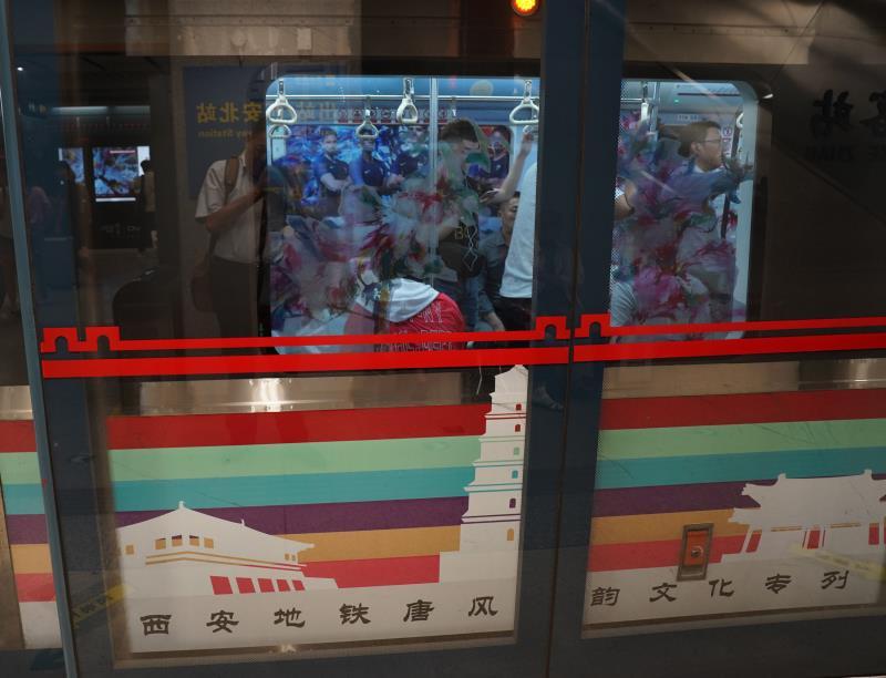 A subway train themed on Tang Dynasty (618-907) was launched in Xi\'an, Shaanxi Province, on June 18, 2018. (Photo/China Daily)