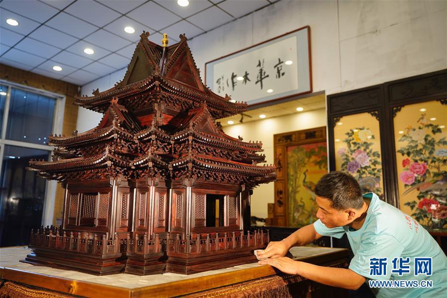 The photo taken on Monday, June 18, 2018 shows a miniature rosewood model of the turret of the Place Museum, more commonly known as the Forbidden City. The model was handcrafted by a Hebei-based team led by folk craftsmen Li Changjiu.  (Photo/Xinhua)