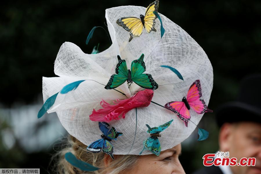 <?php echo strip_tags(addslashes(A racegoer is seen at Royal Ascot, Britain, June 19, 2018. Racegoers adorned their statement hats with feathers and flowers in one of Britain's most well-known racecourses. (Photo/Agencies))) ?>