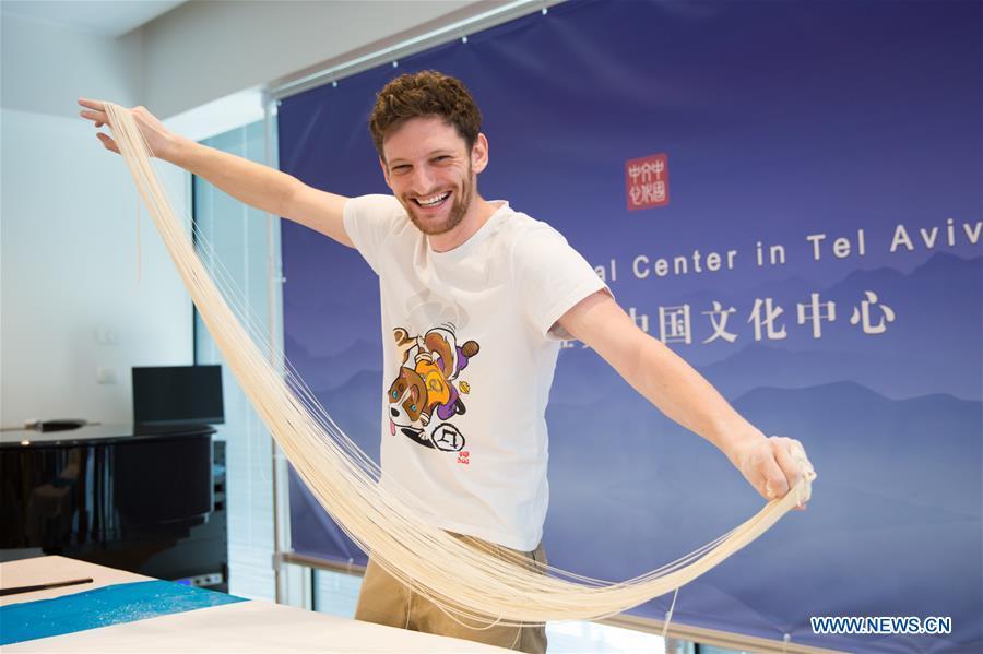 <?php echo strip_tags(addslashes(An Israeli man displays the noodle he made during a Chinese food festival event at the Chinese Cultural Center in Tel Aviv, Israel, on June 22, 2018. (Xinhua/Guo Yu))) ?>