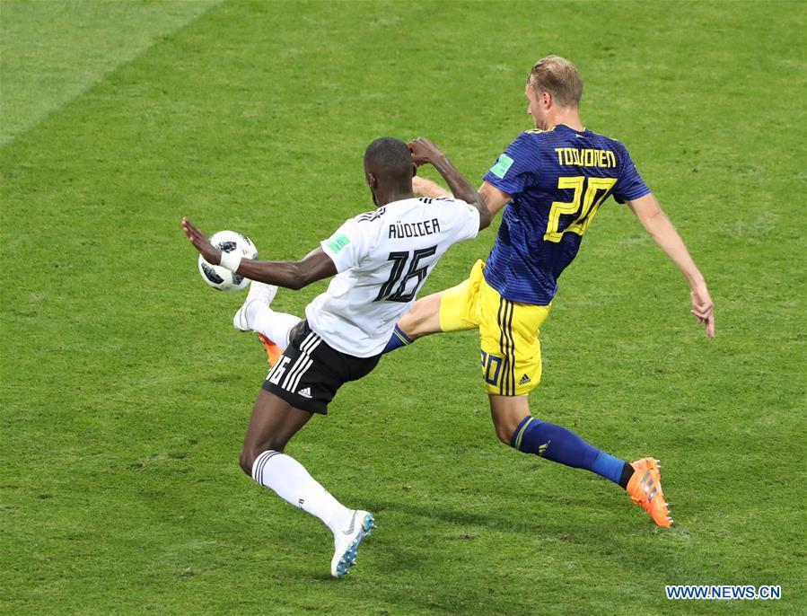Ola Toivonen (R) of Sweden shoots to score during the 2018 FIFA World Cup Group F match between Germany and Sweden in Sochi, Russia, June 23, 2018. (Xinhua/Ye Pingfan)