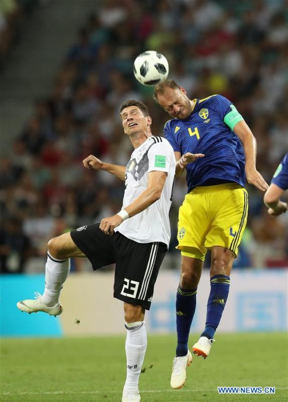 Mario Gomez (L) of Germany competes for a header with Andreas Granqvist of Sweden during the 2018 FIFA World Cup Group F match between Germany and Sweden in Sochi, Russia, June 23, 2018. (Xinhua/Lu Jinbo)