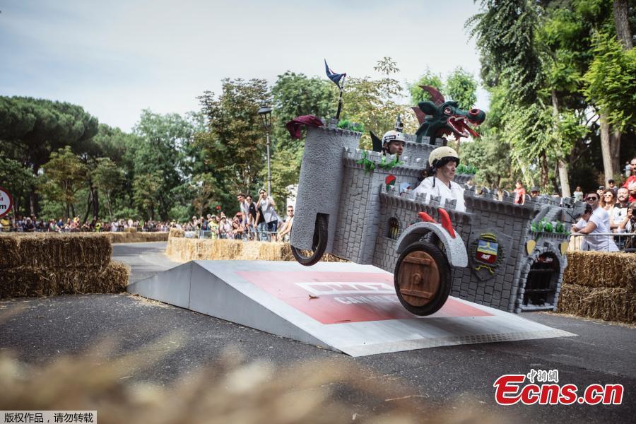 Competitors perform during the Red Bull Soapbox Race in Rome, Italy, June 24, 2018. Competitors enjoyed all kinds of twists and turns as the homemade vehicles sped down the storied slopes of The Eternal City. Red Bull Soapbox Race is an event for all those who love racing, have a sense of humor, and are interested in showing off their imagination and creativity. (Photo/Agencies)