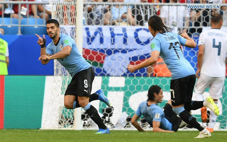 Luis Suarez (1st L) of Uruguay celebrates scoring during the 2018 FIFA World Cup Group A match between Uruguay and Russia in Samara, Russia, June 25, 2018. (Xinhua/Du Yu)