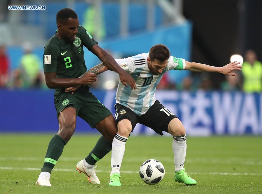 Bryan Idowu (L) of Nigeria vies with Lionel Messi of Argentina during the 2018 FIFA World Cup Group D match between Nigeria and Argentina in Saint Petersburg, Russia, June 26, 2018. (Xinhua/Wu Zhuang)