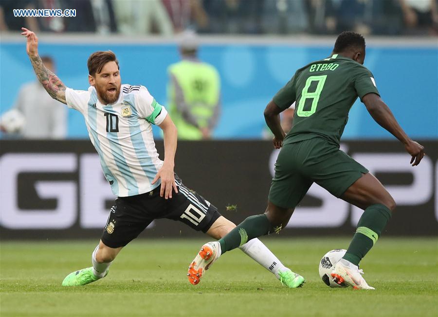 Lionel Messi (L) of Argentina vies with Oghenekaro Etebo of Nigeria during the 2018 FIFA World Cup Group D match between Nigeria and Argentina in Saint Petersburg, Russia, June 26, 2018. (Xinhua/Wu Zhuang)