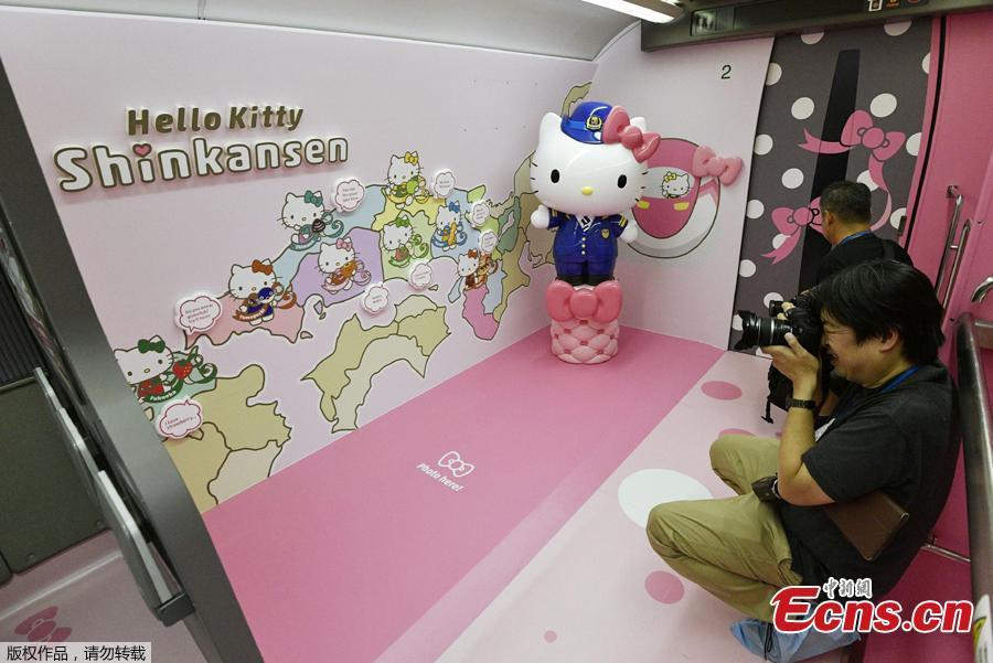 West Japan Railway Company unveils Hello Kitty Shinkansen, bullet train, at Hakata Railyard and Factory in Nakagawa-machi, Fukuoka Prefecture on June 25, 2018. It will travel between Shin-Osaka and Hakata station from June 30. Various kinds of Tourist Information will be offered at the first car and visitors can take picture with Kitty at the second.( Photo/Agencies)