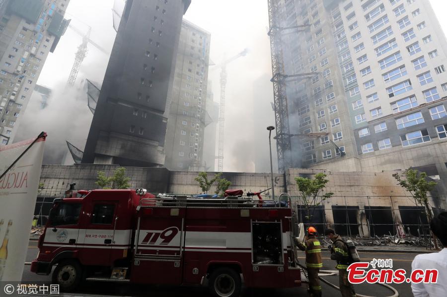 A huge fire engulfs an underground parking garage of an apartment building under construction at the Treeshade apartment construction site in the central administrative city of Sejong, central South Korea, June 26, 2018. The blaze started at 1:10 p.m. local time, leaving at least three dead and 37 others injured.(Photo/VCG)