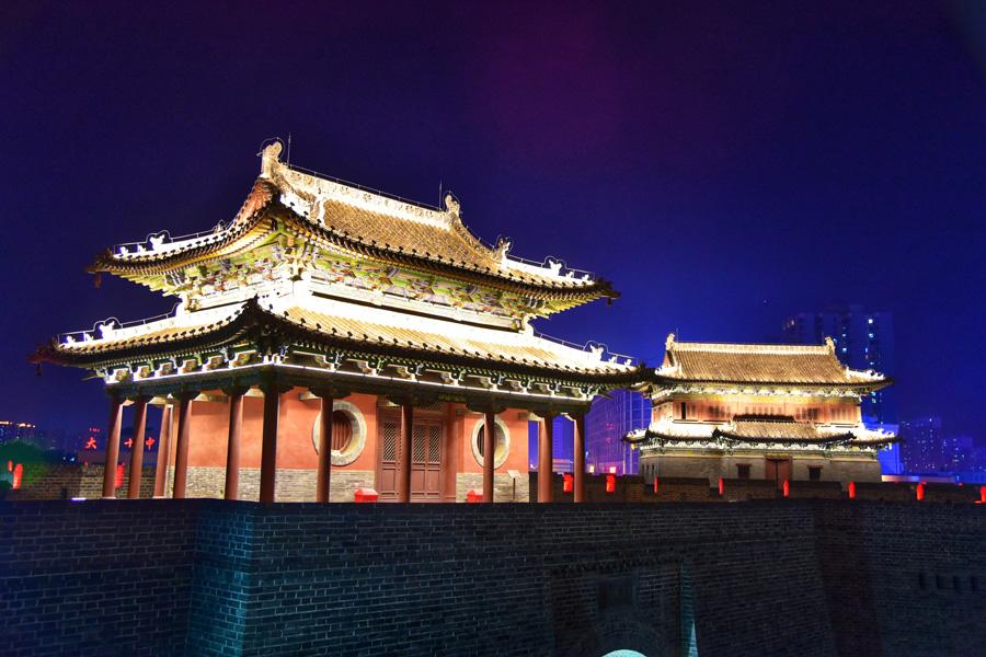 Datong city wall is one of the most well-preserved city walls in China. It\'s bigger and taller than the ones in Pingyao and Xian. Though it was rebuilt, that process was based on a very accurate blueprint from nearly a century ago.  (Photo/chinadaily.com.cn)