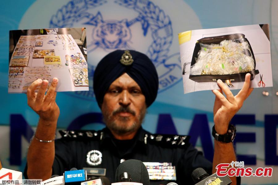 <?php echo strip_tags(addslashes(Amar Singh, head of Malaysia's Commercial Crime Investigation Department (CCID), displays photos of items from a raid on former Malaysian Prime Minister Najib Razak's premises during a news conference in Kuala Lumpur, Malaysia June 27, 2018.Malaysian police say the total value of cash, jewelry and hundreds of watches and handbags seized from properties linked to former Prime Minister Najib Razak in a money-laundering investigation amounted to $273 million. (Photo/Agencies))) ?>