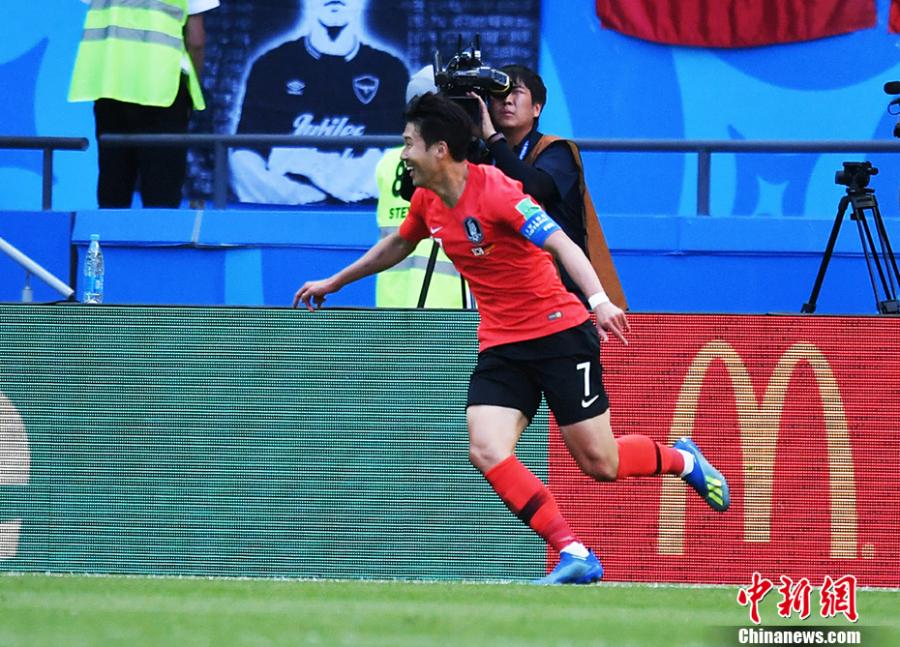 South Korea\'s Son Heung-min celebrates after the match in Kazan Arena, Kazan, Russia, June 27, 2018. (Photo: China News Service/Tian Bochuan)