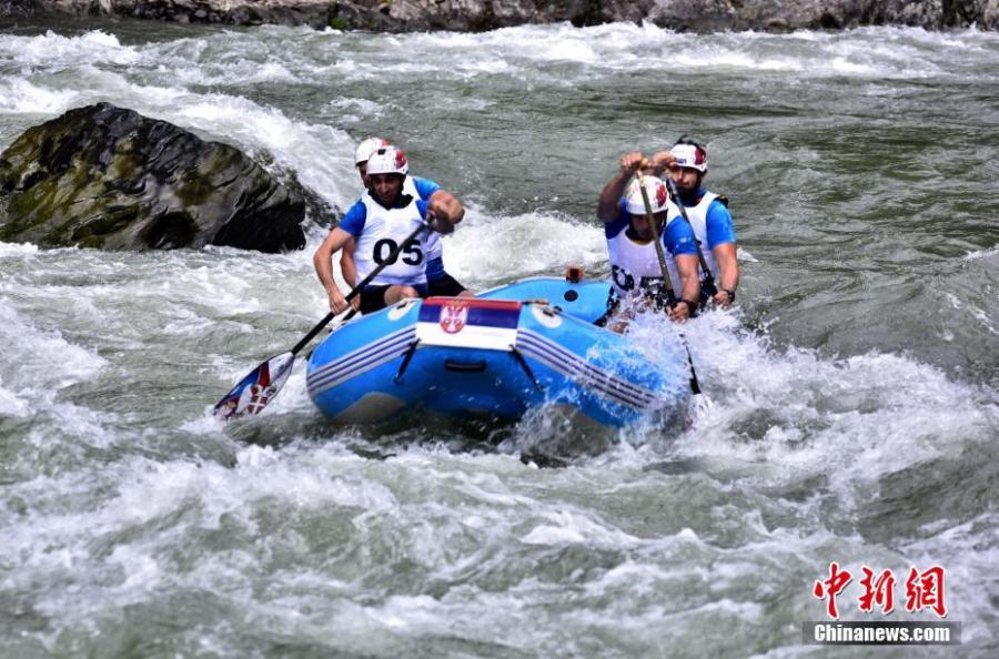 <?php echo strip_tags(addslashes(Participants ride down a river in an international rafting competition in Ziyuan County, Guilin City, South China’s Guangxi Zhuang Autonomous Region, June 28, 2018. Twenty teams from 16 countries including Argentina, Brazil and Nepal took part in the contest. (Photo: China News Service/Tang Mengxia))) ?>