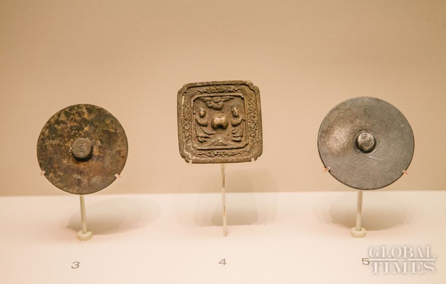 Silver and bronze mirrors are displayed. (Photo: Li Hao/GT)