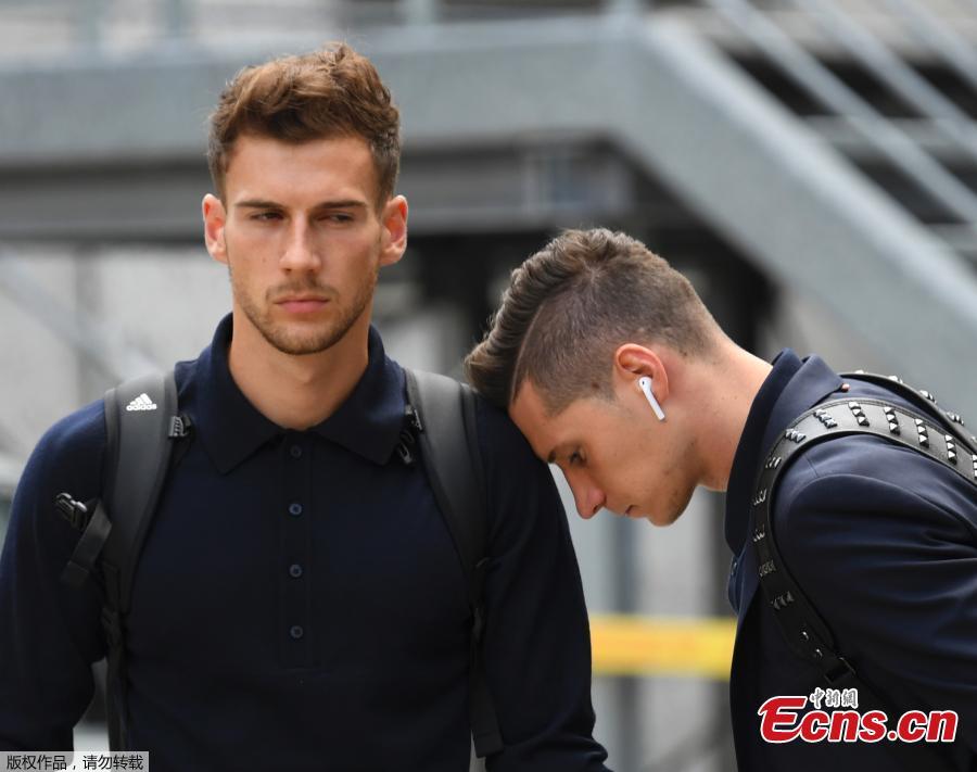 Germany ‘s Leon Goretzka (l) and Julian Draxler look dejected as they return home from 2018 World Cup in Russia and arrive at Frankfurt Airport, Frankfurt, Germany, June 28, 2018. (Photo/Agencies)